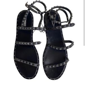 New Steve Madden travel-J women's studded black
Matte sandals ankle strap size 8